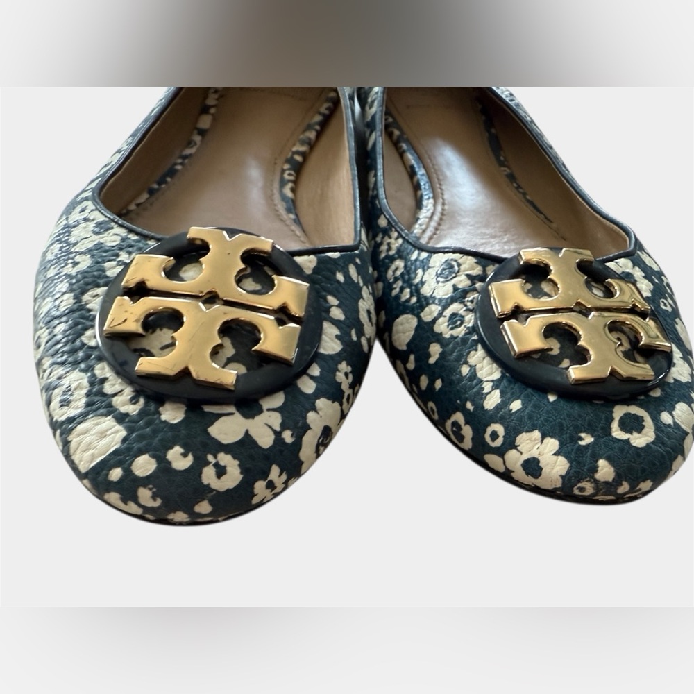 Tory Burch Reva Ballet Flats Womens 8 Navy White Floral Leather Gold Logo Good - Picture 11 of 15